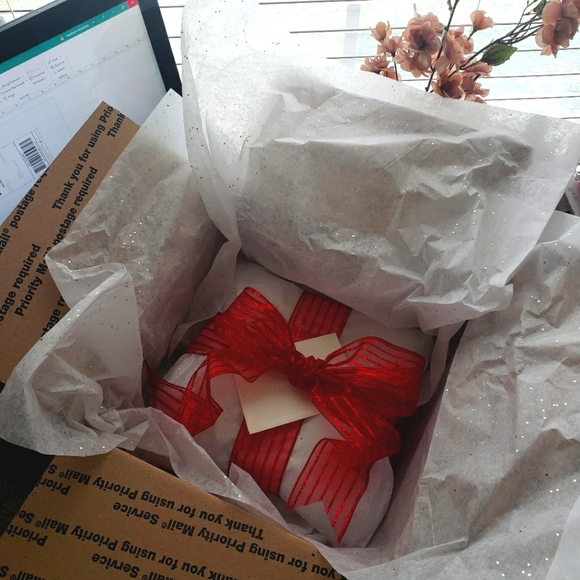 NWT, Pre-loved clothing - Picture 2 of 5